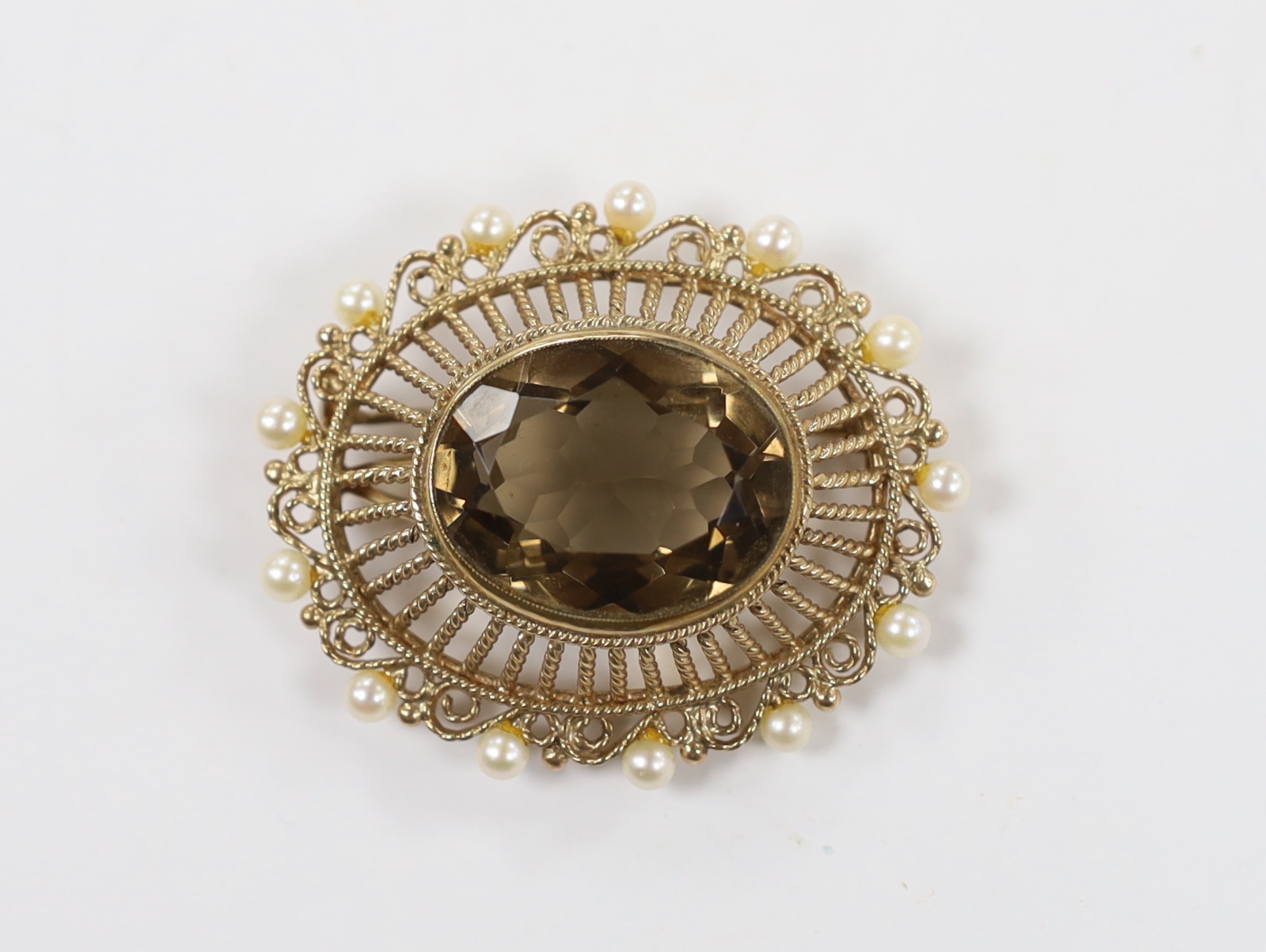 A Zeeta 9ct and oval cut yellowy brown quartz set pendant brooch, with cultured pearl set border, 46mm, gross weight 17.2 grams.